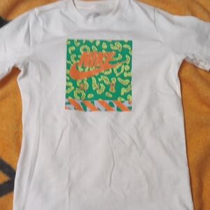 Nike White and Green Short Sleeve Tee